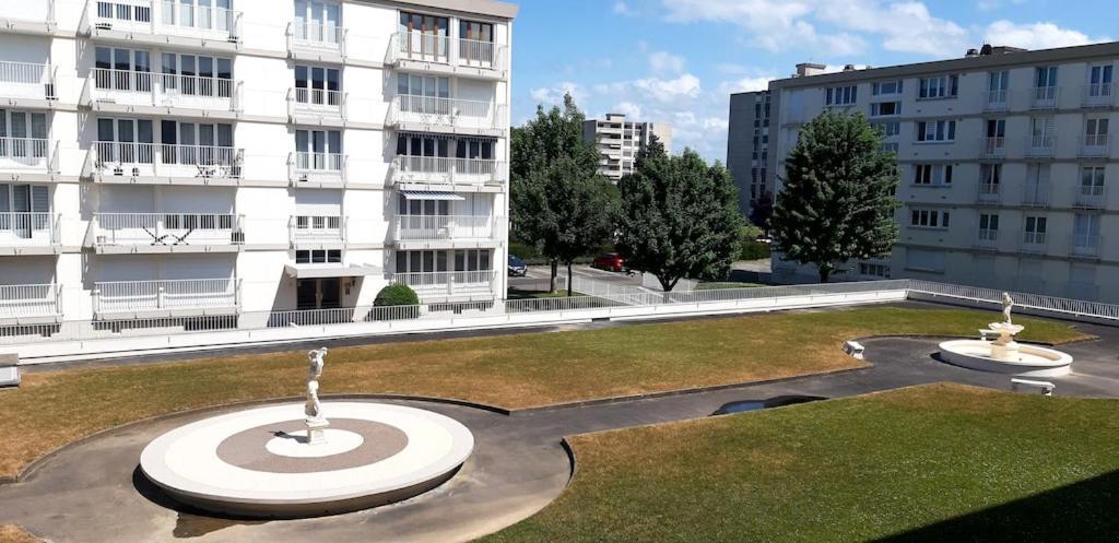 Appartement Lumineux Idealement Situe A Proximite De Musees Equipements Sportifs Salle De Spectacle Commerces كان المظهر الخارجي الصورة
