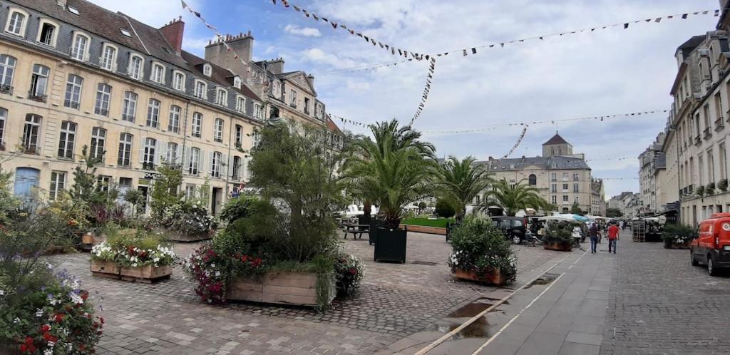 Appartement Lumineux Idealement Situe A Proximite De Musees Equipements Sportifs Salle De Spectacle Commerces كان المظهر الخارجي الصورة